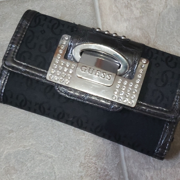Guess Wallet - Picture 1 of 5
